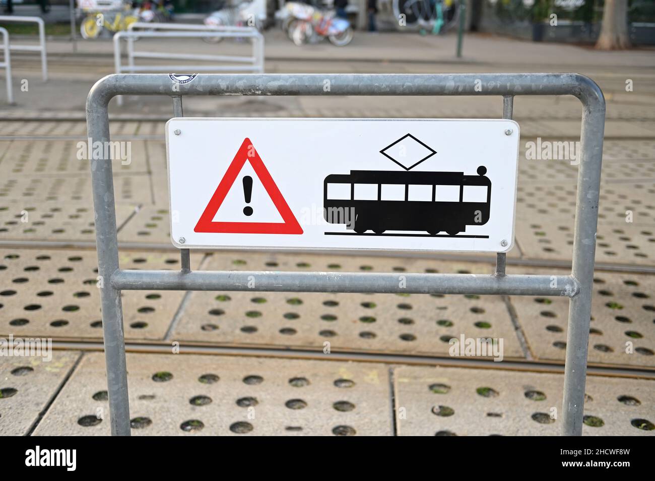 Vienna, Austria. Notate il traffico del tram a Schwedenplatz a Vienna Foto Stock