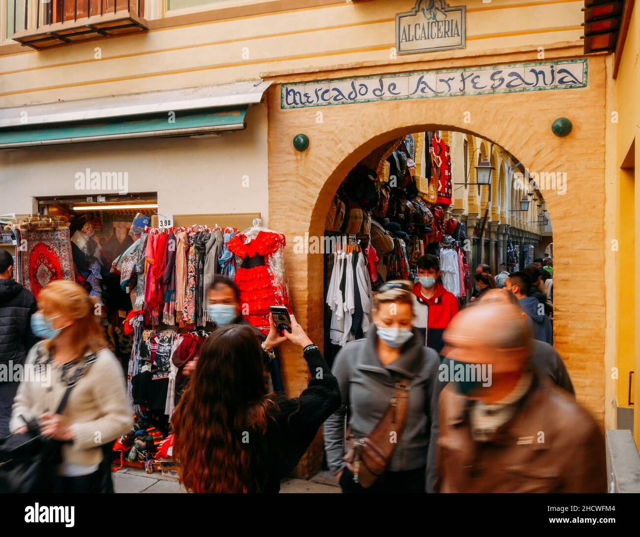 Il mercato dell'Alcaiceria, conosciuto come il Gran Bazaar di Granada, rappresenta l'originale mercato moresco della seta, delle spezie Foto Stock