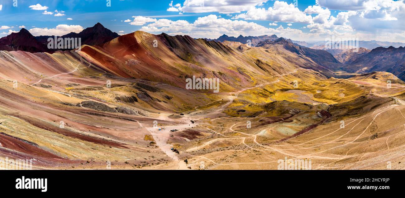 Paesaggio a Vinicunca Rainbow Mountain in Perù Foto Stock