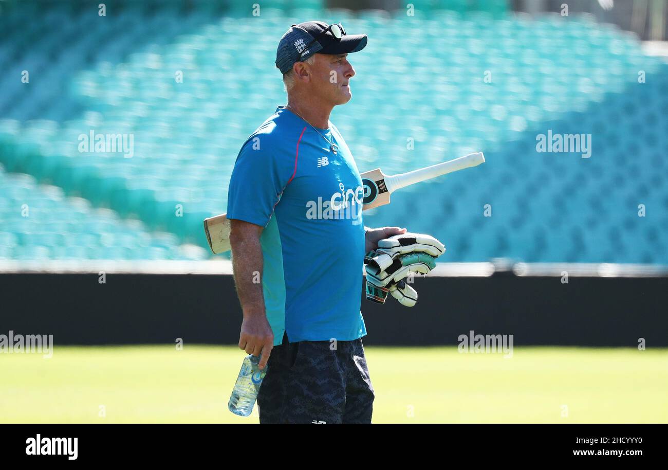 L'Inghilterra allenò Graham Thorpe durante una sessione di reti al Sydney Cricket Ground, Sydney. Data foto: Domenica 2 gennaio 2022. Foto Stock