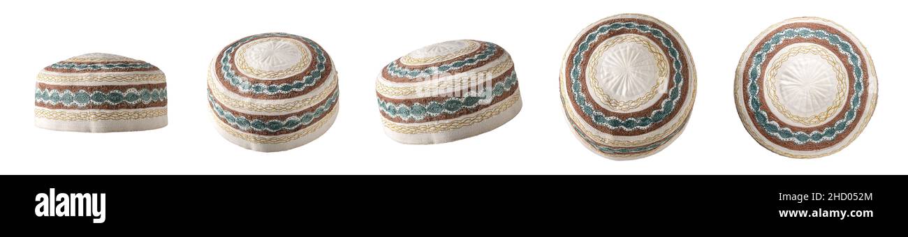 collezione di cappelli cranici, decorativo headdress islamico indossato da uomini musulmani, isolato in bianco sfondo indifferent angles Foto Stock
