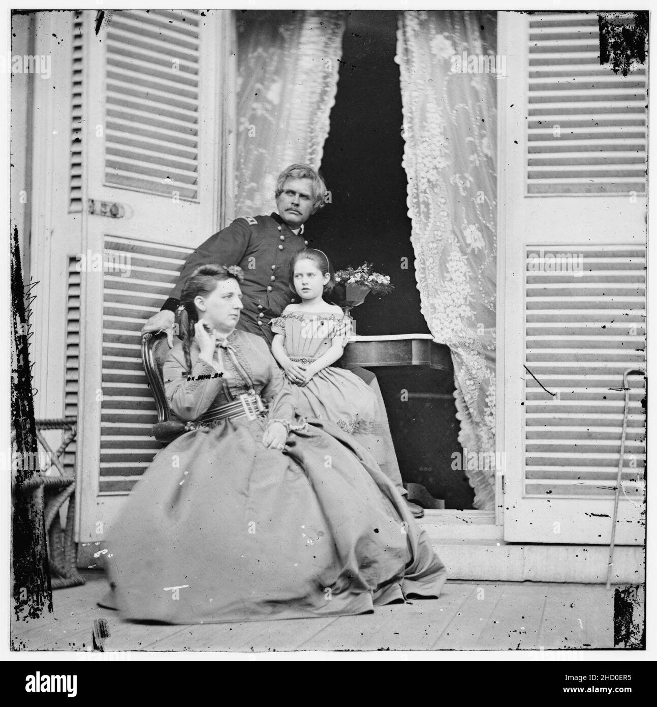 Richmond, Virginia. Gen. Edward O.C. ORD, moglie e figlio nella residenza di Jefferson Davis. Nella porta è la tavola su cui è stata firmata la resa del Gen. Robert E. Lee Foto Stock