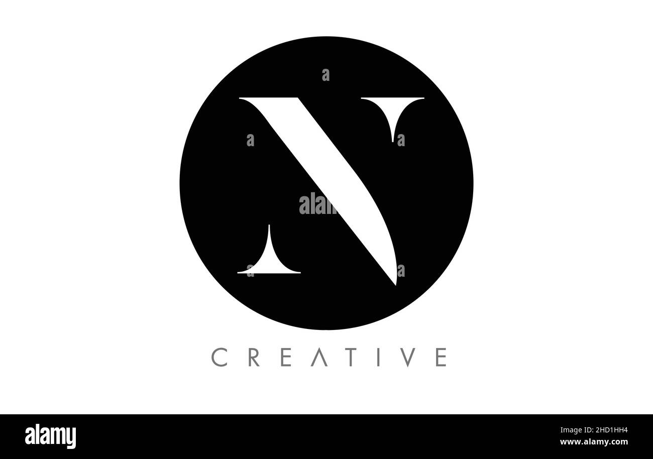 N Logo Serif Letter dal design minimalista con icona vettoriale in bianco e nero. Illustrazione della lettera Creative N Logo. Illustrazione Vettoriale
