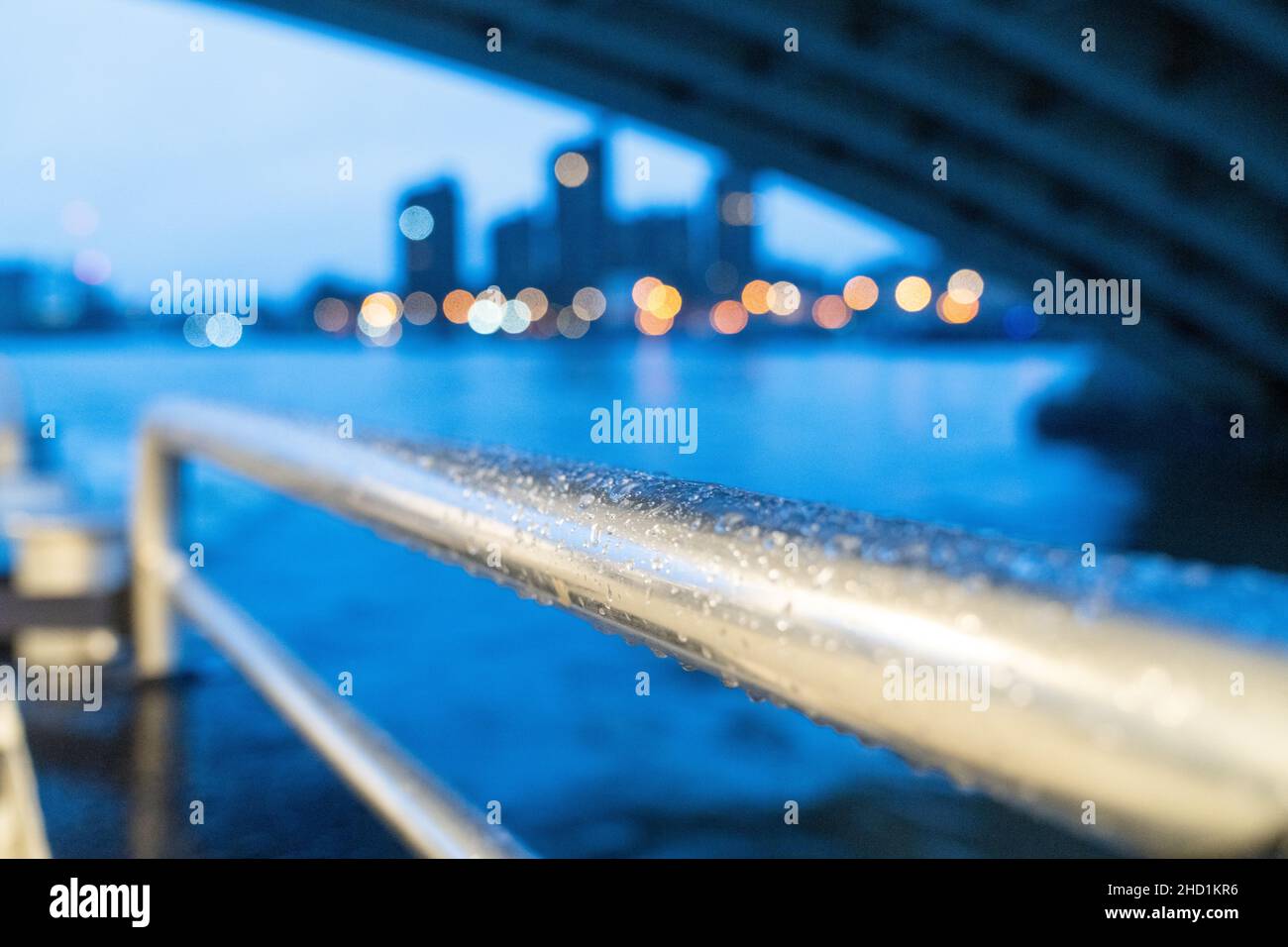 Vista sul fiume dal ponte posteriore di Uber Boat Thames Clippers Foto Stock