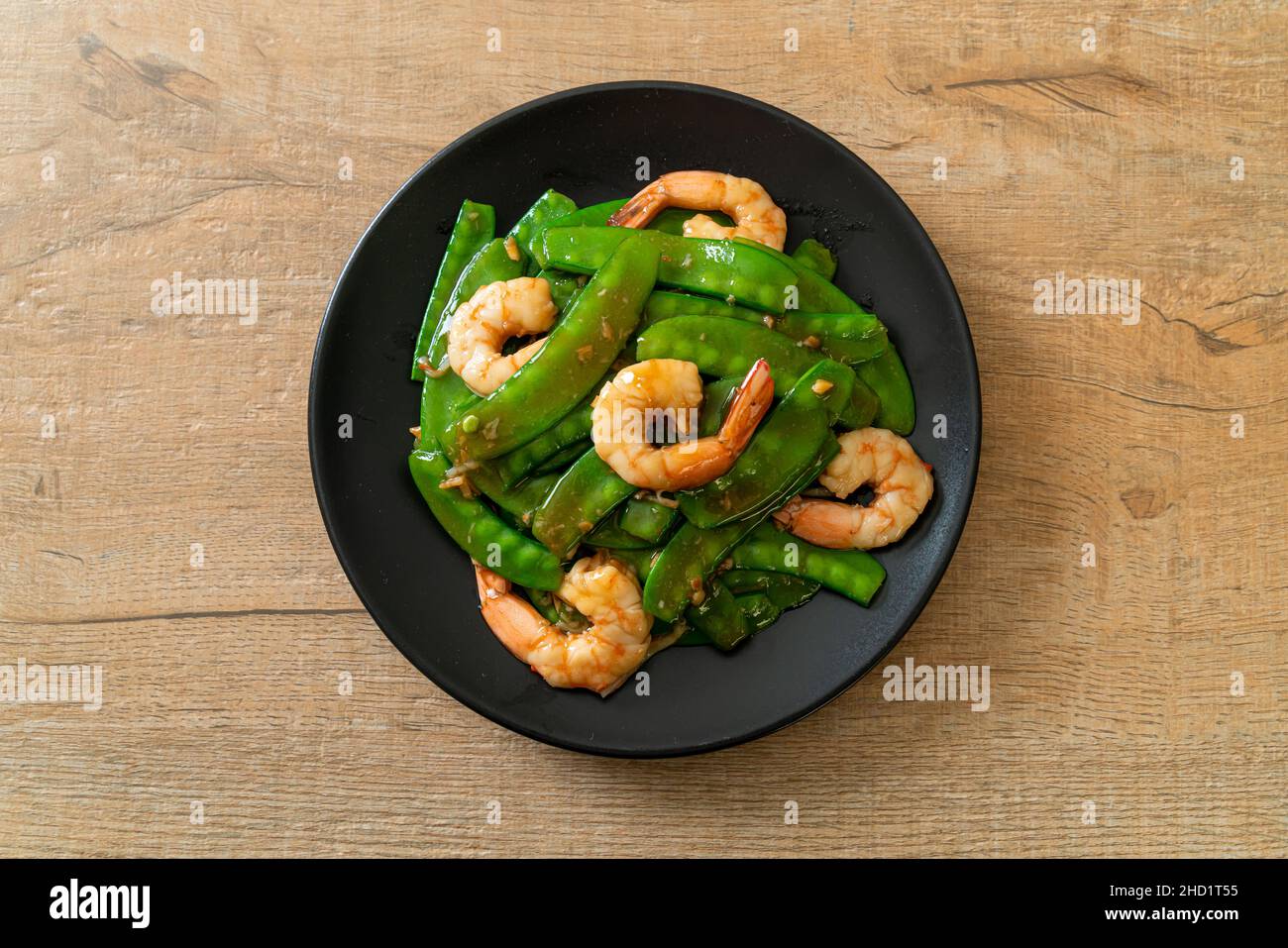 Piselli verdi fritti con gamberi - stile casalingo Foto Stock