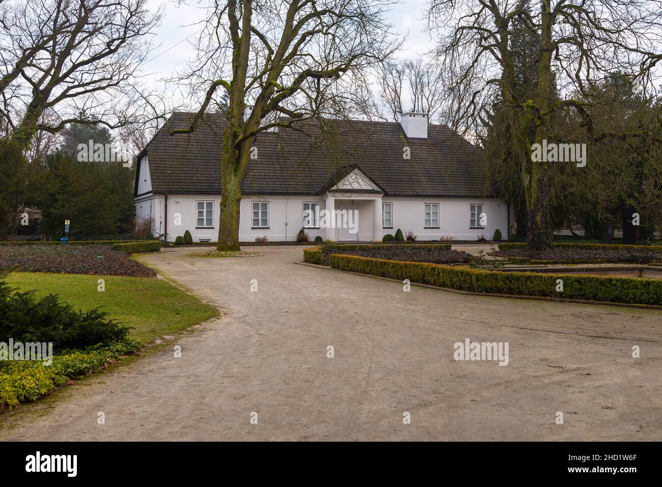 La casa natale di Frederic Chopin, piccola casa con un grande parco naturale sulle rive del fiume Utrata in Zelazowa Wola, Polonia. Foto Stock