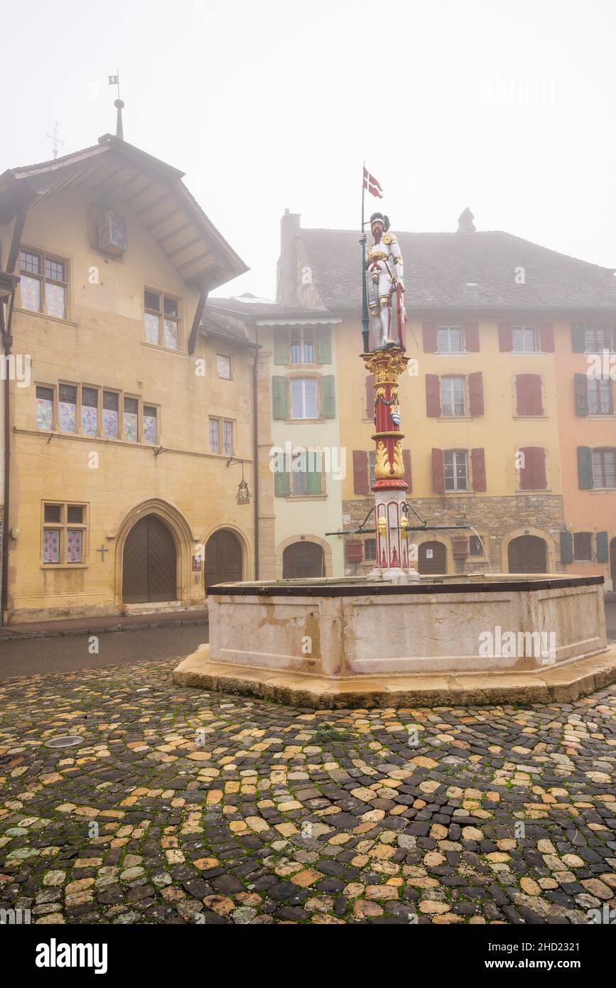 Le Landeron città. Lunga città mercato fortificata, costruita tra il 1325 e il 1344 da Rudolf IV di Neuchâtel. Cantone di Neuchâtel, Svizzera. Foto Stock