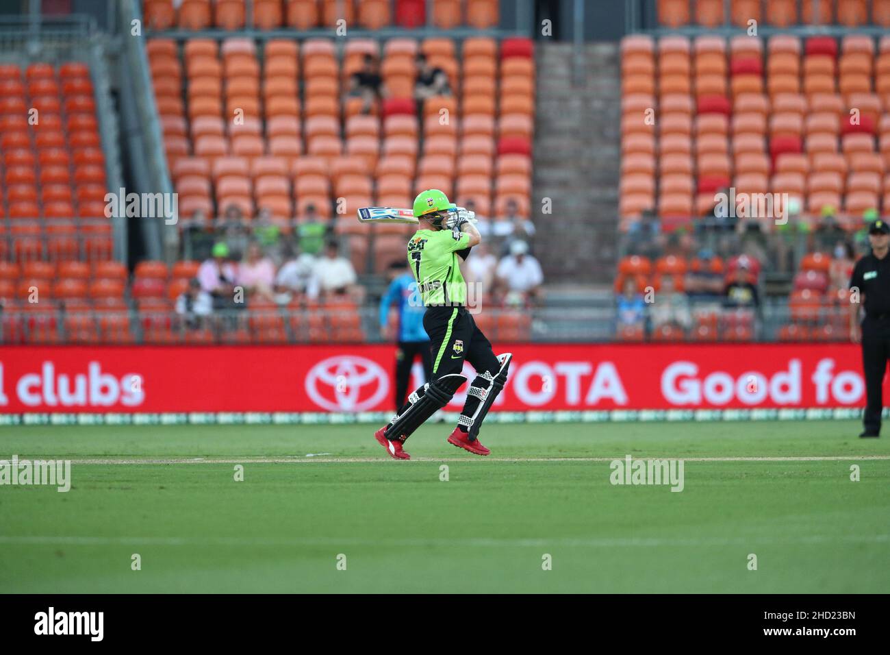 Sydney, Australia. 2nd gennaio 2022; Sydney Showground Stadium, Sydney Olympic Park, NSW, Australia; BBL Big Bash League Cricket, Sydney Thunder contro Adelaide Strikers; Sam Billings of Sydney Thunder la palla giù il wicket credito: Action Plus Sports Images/Alamy Live News Credit: Action Plus Sports Images/Alamy Live News Foto Stock