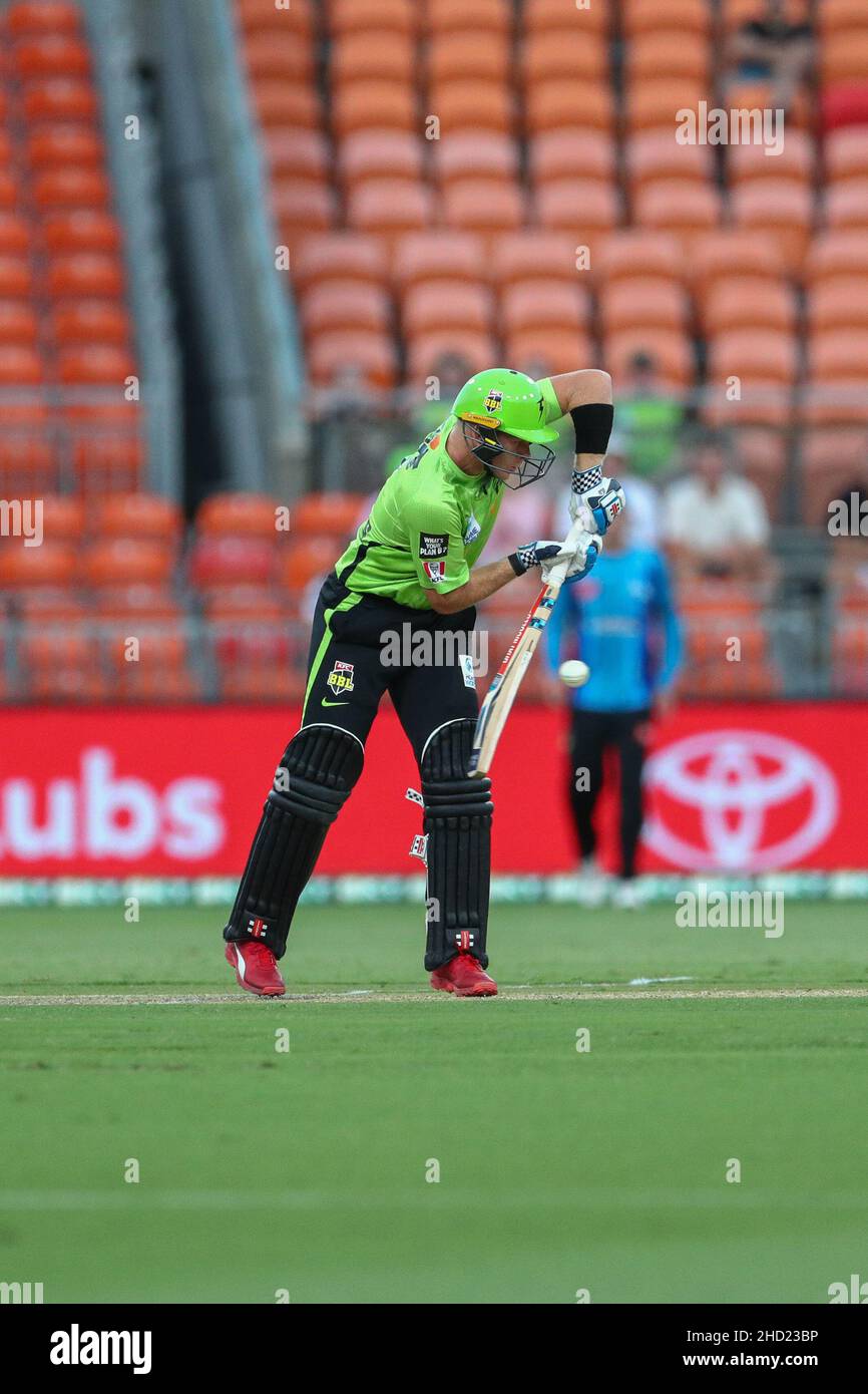 Sydney, Australia. 2nd gennaio 2022; Sydney Showground Stadium, Sydney Olympic Park, NSW, Australia; BBL Big Bash League Cricket, Sydney Thunder contro Adelaide Strikers; ben Cutting of Sydney Thunder gioca un Block Shot Credit: Action Plus Sports Images/Alamy Live News Credit: Action Plus Sports Images/Alamy Live News Foto Stock