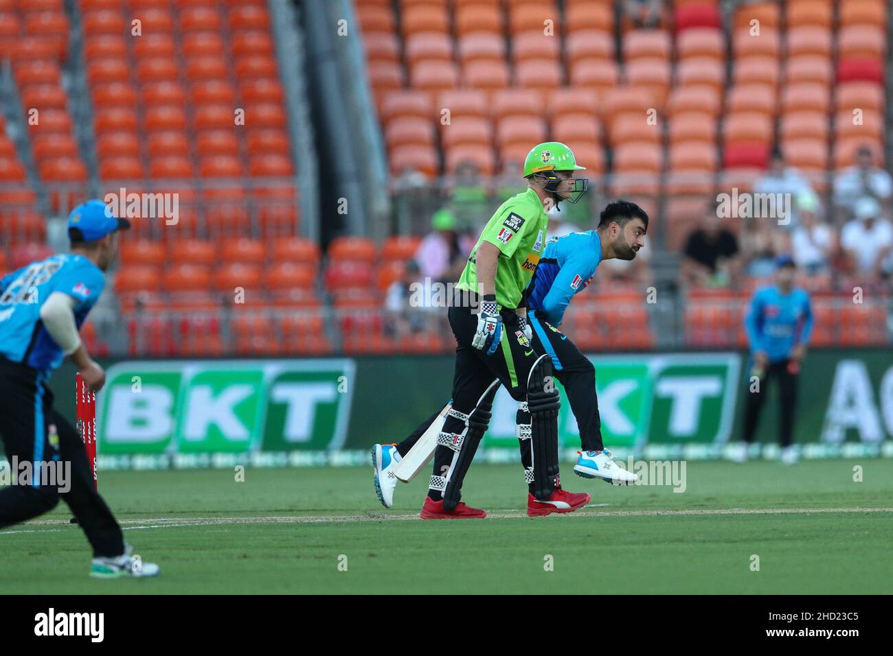 Sydney, Australia. 2nd gennaio 2022; Sydney Showground Stadium, Sydney Olympic Park, NSW, Australia; BBL Big Bash League Cricket, Sydney Thunder contro Adelaide Strikers; Rashid Khan of Adelaide Strikers esegue ib bowling action Credit: Action Plus Sports Images/Alamy Live News Credit: Action Plus Sports Images/Alamy Live News Foto Stock