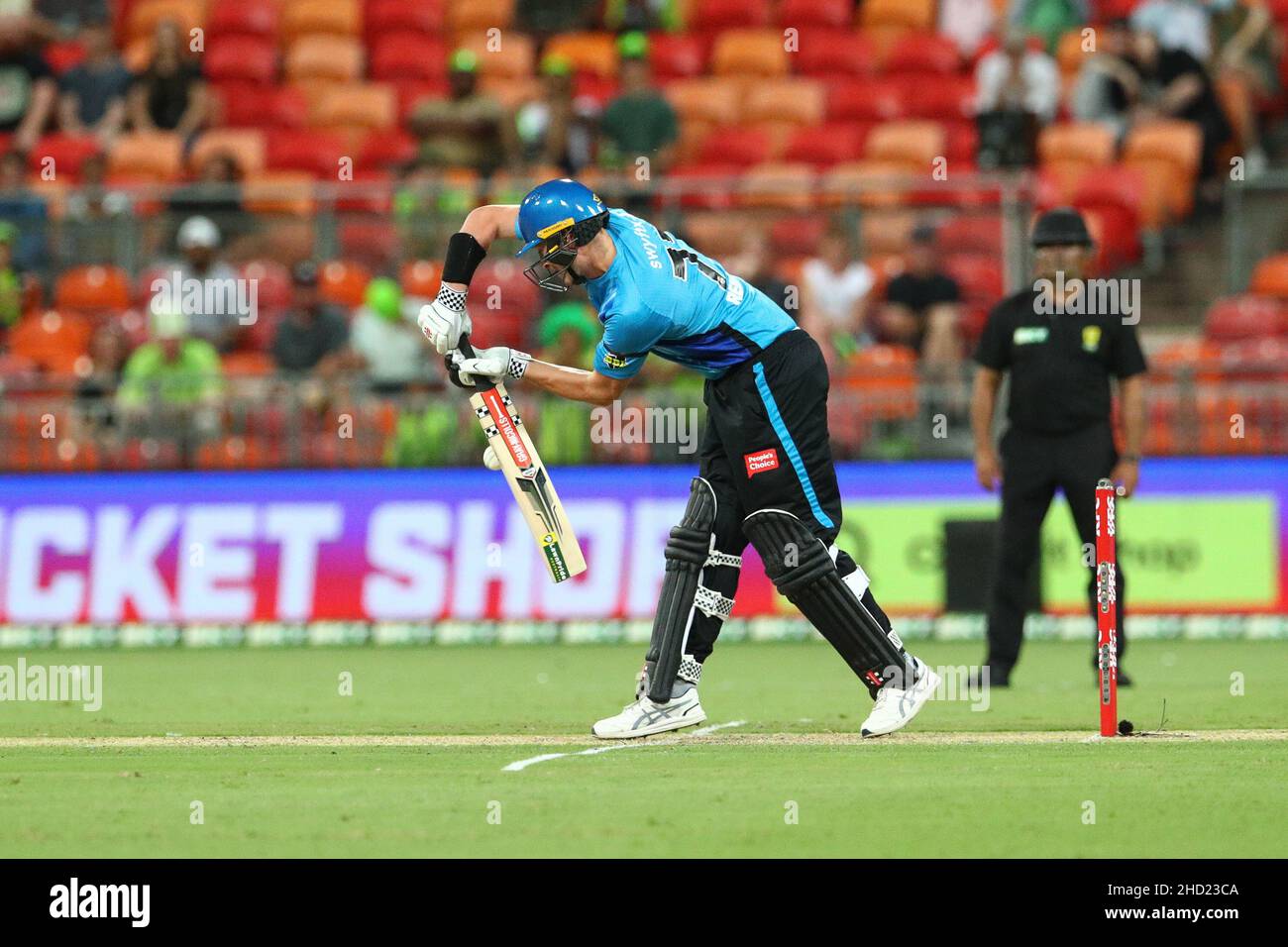 Sydney, Australia. 2nd gennaio 2022; Sydney Showground Stadium, Sydney Olympic Park, NSW, Australia; BBL Big Bash League Cricket, Sydney Thunder contro Adelaide Strikers; Matthew Renshaw of Adelaide Strikers gioca avanti difensivo credito: Action Plus Sports Images/Alamy Live News credito: Action Plus Sports Images/Alamy Live News Foto Stock
