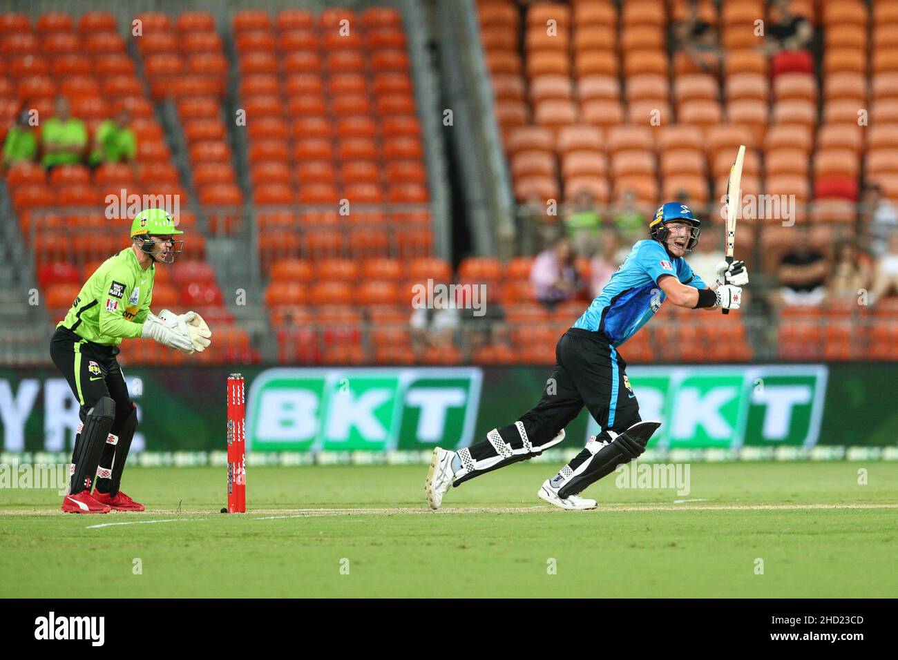 Sydney, Australia. 2nd gennaio 2022; Sydney Showground Stadium, Sydney Olympic Park, NSW, Australia; BBL Big Bash League Cricket, Sydney Thunder contro Adelaide Strikers; Matthew Renshaw di Adelaide Strikers in esecuzione tra i wickets credito: Action Plus Sports Images/Alamy Live News Credit: Action Plus Sports Images/Alamy Live News Foto Stock