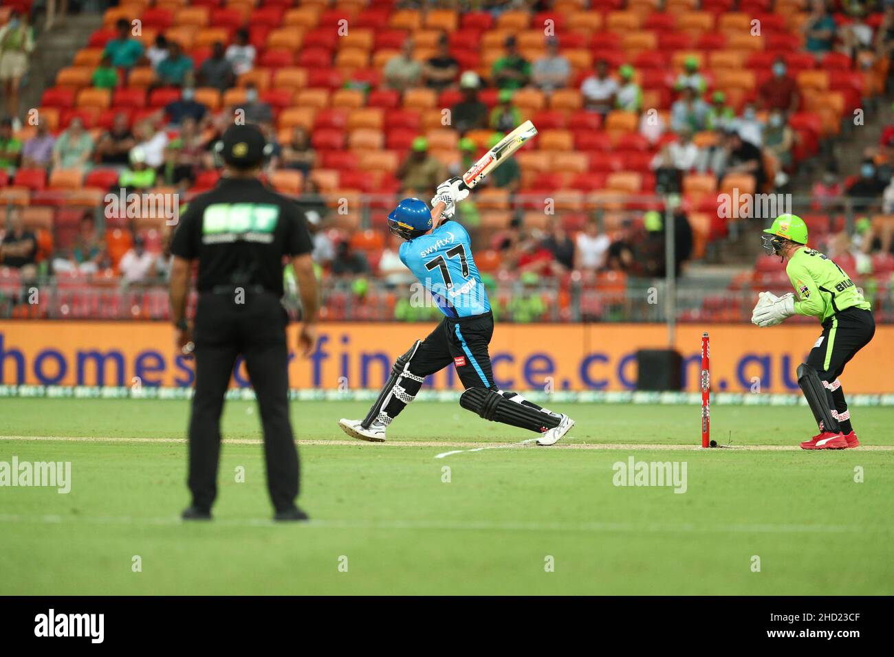 Sydney, Australia. 2nd gennaio 2022; Sydney Showground Stadium, Sydney Olympic Park, NSW, Australia; BBL Big Bash League Cricket, Sydney Thunder contro Adelaide Strikers; Matthew Renshaw of Adelaide Strikers colpisce la palla al confine Credit: Action Plus Sports Images/Alamy Live News Credit: Action Plus Sports Images/Alamy Live News Foto Stock