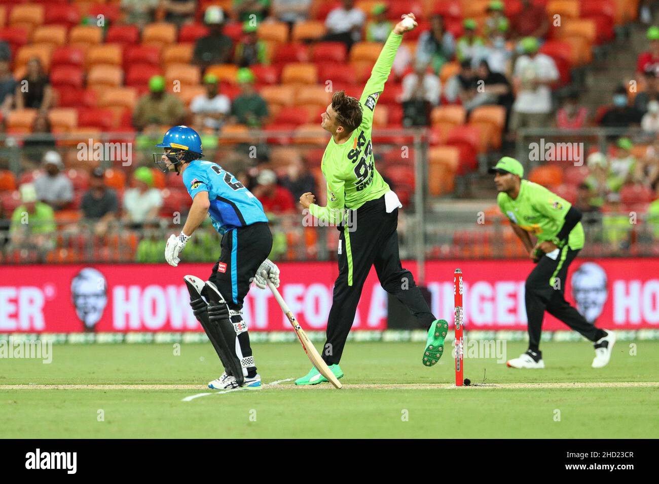 Sydney, Australia. 2nd gennaio 2022; Sydney Showground Stadium, Sydney Olympic Park, NSW, Australia; BBL Big Bash League Cricket, Sydney Thunder Versus Adelaide Strikers; Chris Green of Sydney Thunder corre in Bowl Credit: Action Plus Sports Images/Alamy Live News Credit: Action Plus Sports Images/Alamy Live News Foto Stock