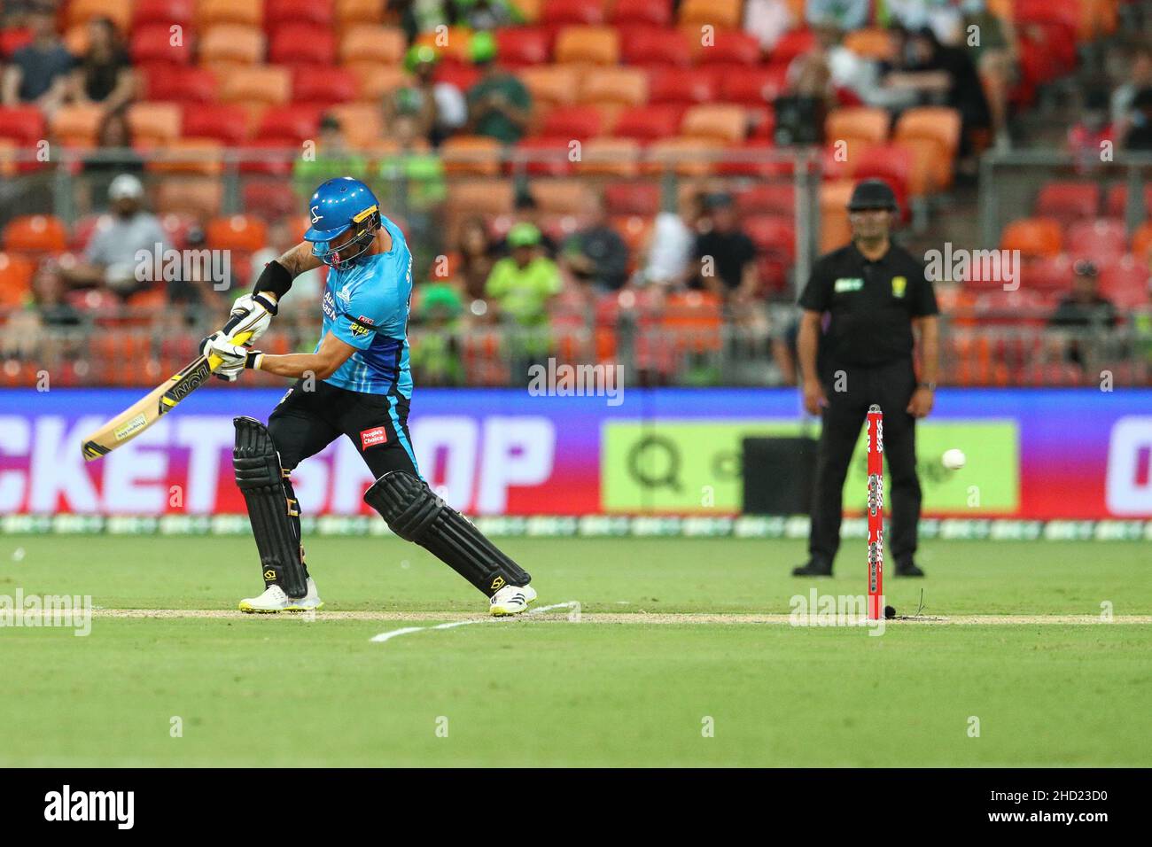 Sydney, Australia. 2nd gennaio 2022; Sydney Showground Stadium, Sydney Olympic Park, NSW, Australia; BBL Big Bash League Cricket, Sydney Thunder contro Adelaide Strikers; Jake Weatherald di Adelaide Strikers spinge la palla verso il basso metà wicket credito: Action Plus Sports Images/Alamy Live News Credit: Action Plus Sports Images/Alamy Live News Foto Stock