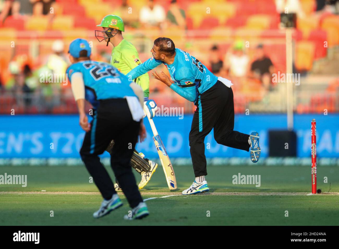 Sydney, Australia. 2nd gennaio 2022; Sydney Showground Stadium, Sydney Olympic Park, NSW, Australia; BBL Big Bash League Cricket, Sydney Thunder contro Adelaide Strikers; Fawad Ahmed di Adelaide Strikers in azione bowling. Credit: Action Plus Sports Images/Alamy Live News Foto Stock