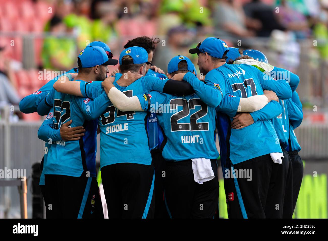 Sydney, Australia. 02nd Jan 2022. I Team Strikers si accudono durante la partita tra Sydney Thunder e Adelaide Strikers al Sydney Showground Stadium, il 02 gennaio 2022, a Sydney, Australia. (Solo per uso editoriale) Credit: Izhar Ahmed Khan/Alamy Live News/Alamy Live News Foto Stock