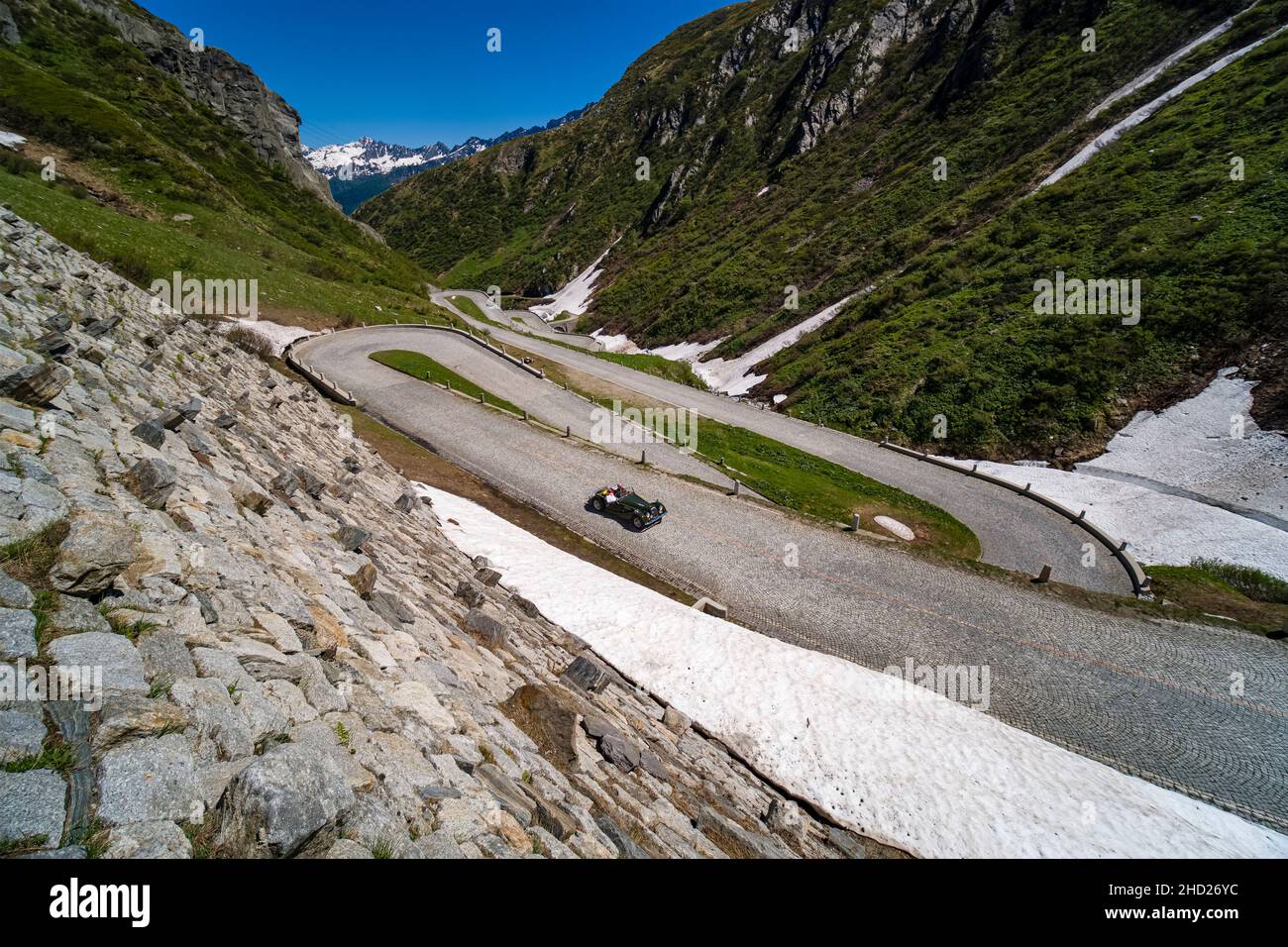 La parte meridionale della Tremola San Gottardo, una delle strade lastricate più alte d'Europa, costruita tra il 1827 e il 1832. Foto Stock