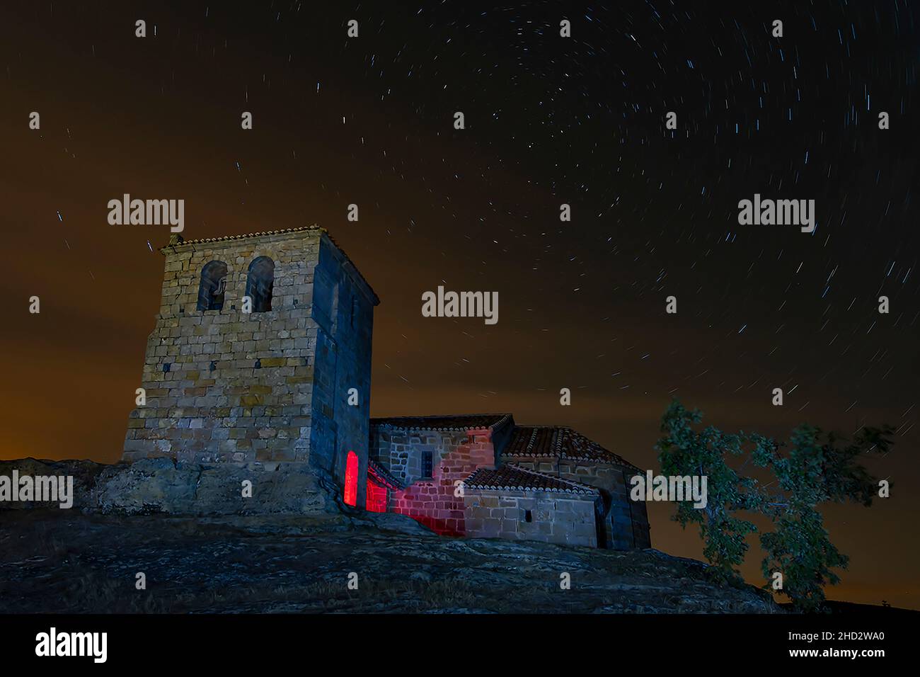 Chiesa romanica di Santa Leocadia a Castrillo de Valdelomar - Cantabria Foto Stock
