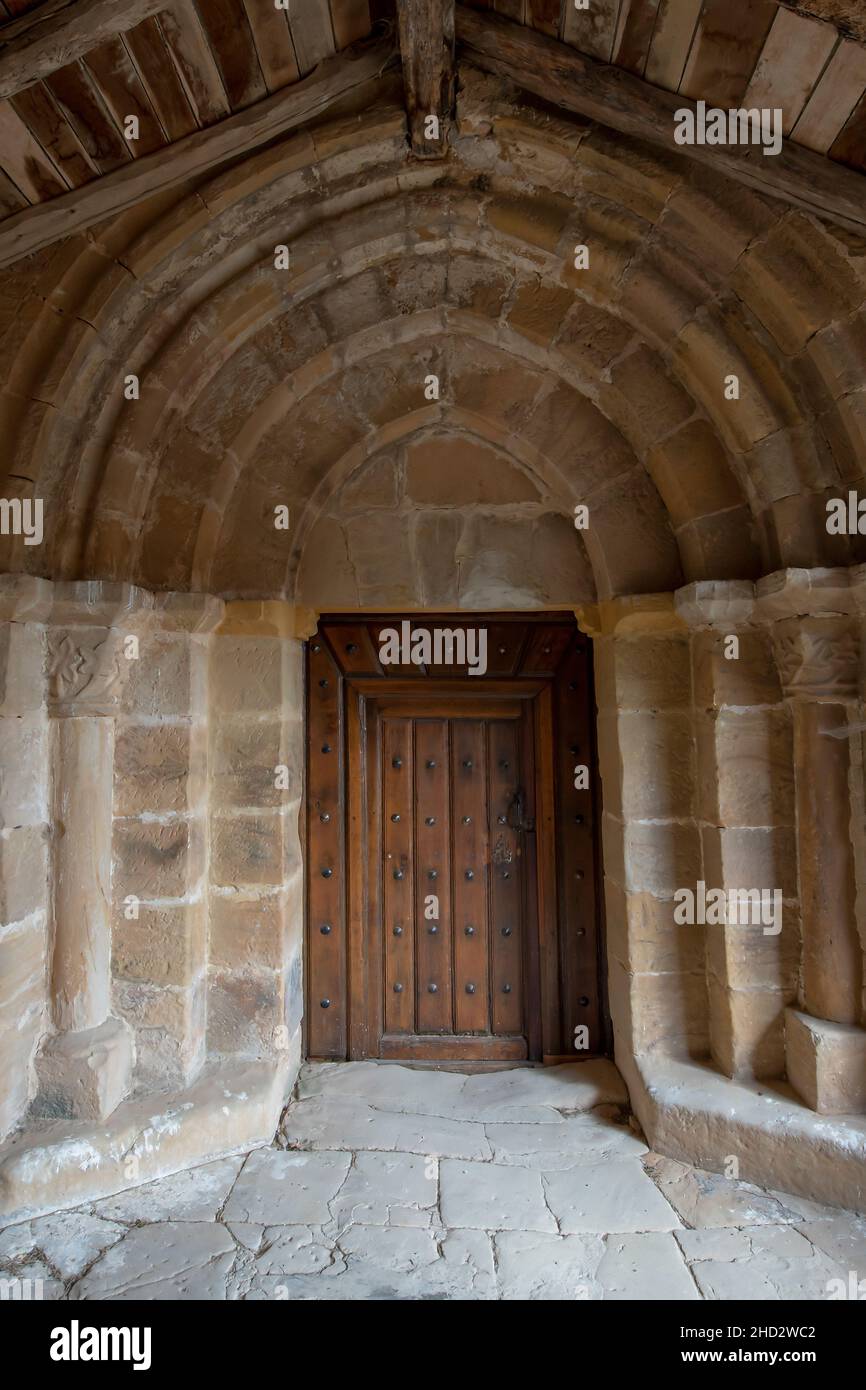 Chiesa romanica di Santa Leocadia a Castrillo de Valdelomar - Cantabria Foto Stock