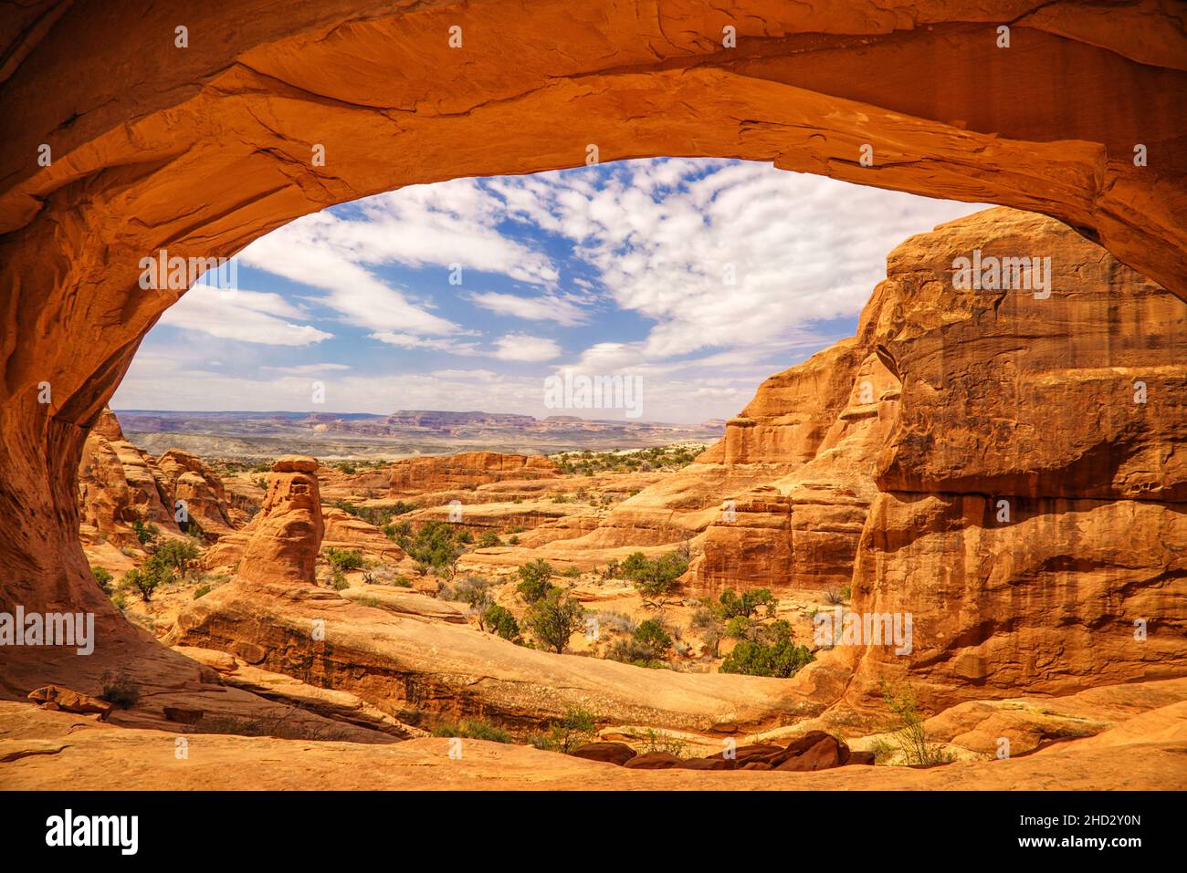 Tower Arch si illumina al mattino all'Arches National Park dello Utah Foto Stock