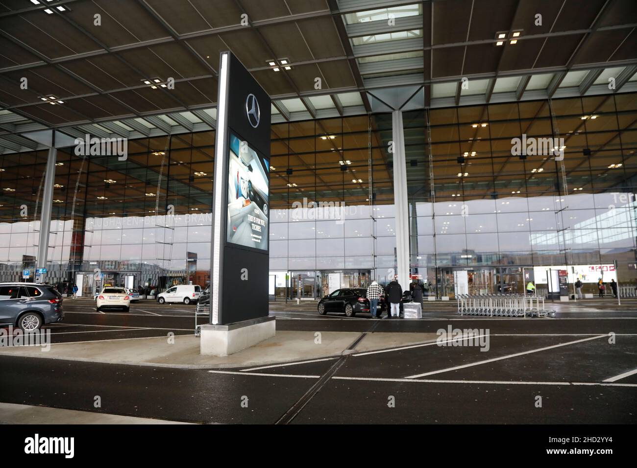 Der Flughafen Berlin Brandenburg „Willy Brandt“ (IATA: BER, ICAO: EDDB; englisch Berlin Brandenburg Airport) ist ein internationaler Verkehrsflughafen Foto Stock