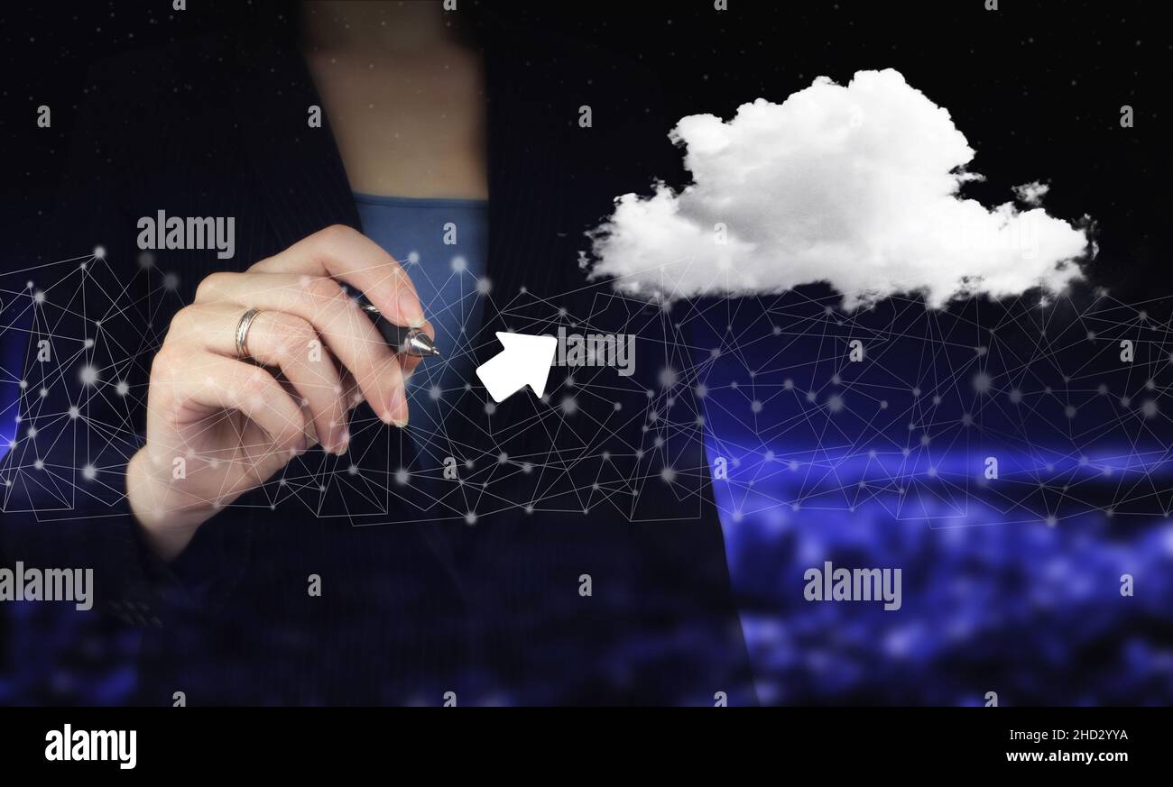 Informazioni sui dati di aggiornamento dell'installazione dell'aggiornamento software. Penna grafica digitale e disegno digitale hologram cloud, download, data sign su città da Foto Stock