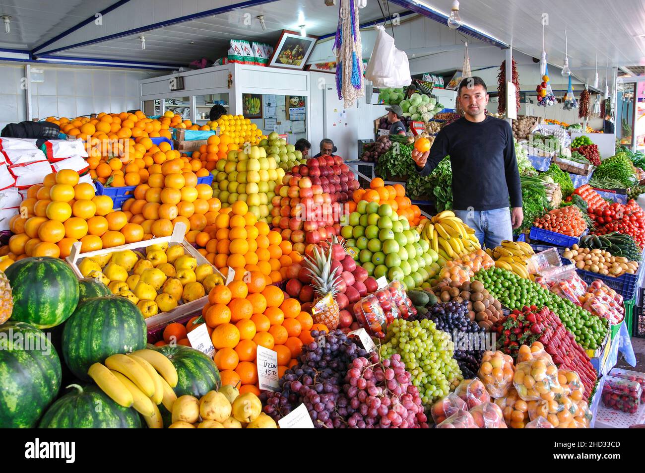 Display di frutta nella frutta e nella verdura, negozio Bodrum, Provincia di Mugla, Turchia Foto Stock