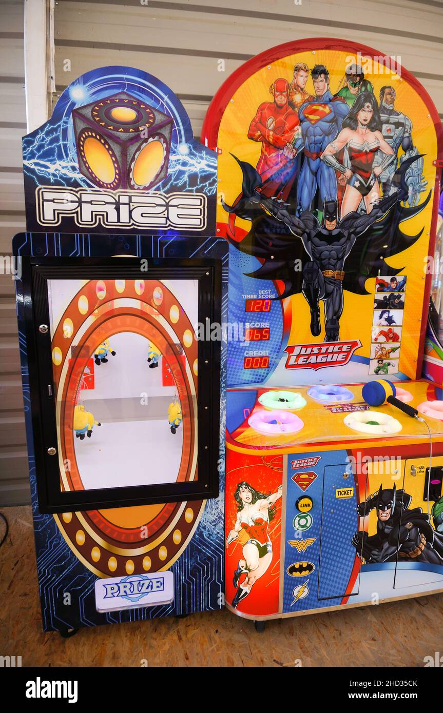 Premi e fumetti DC con le macchine da gioco Batman in fiera Foto Stock