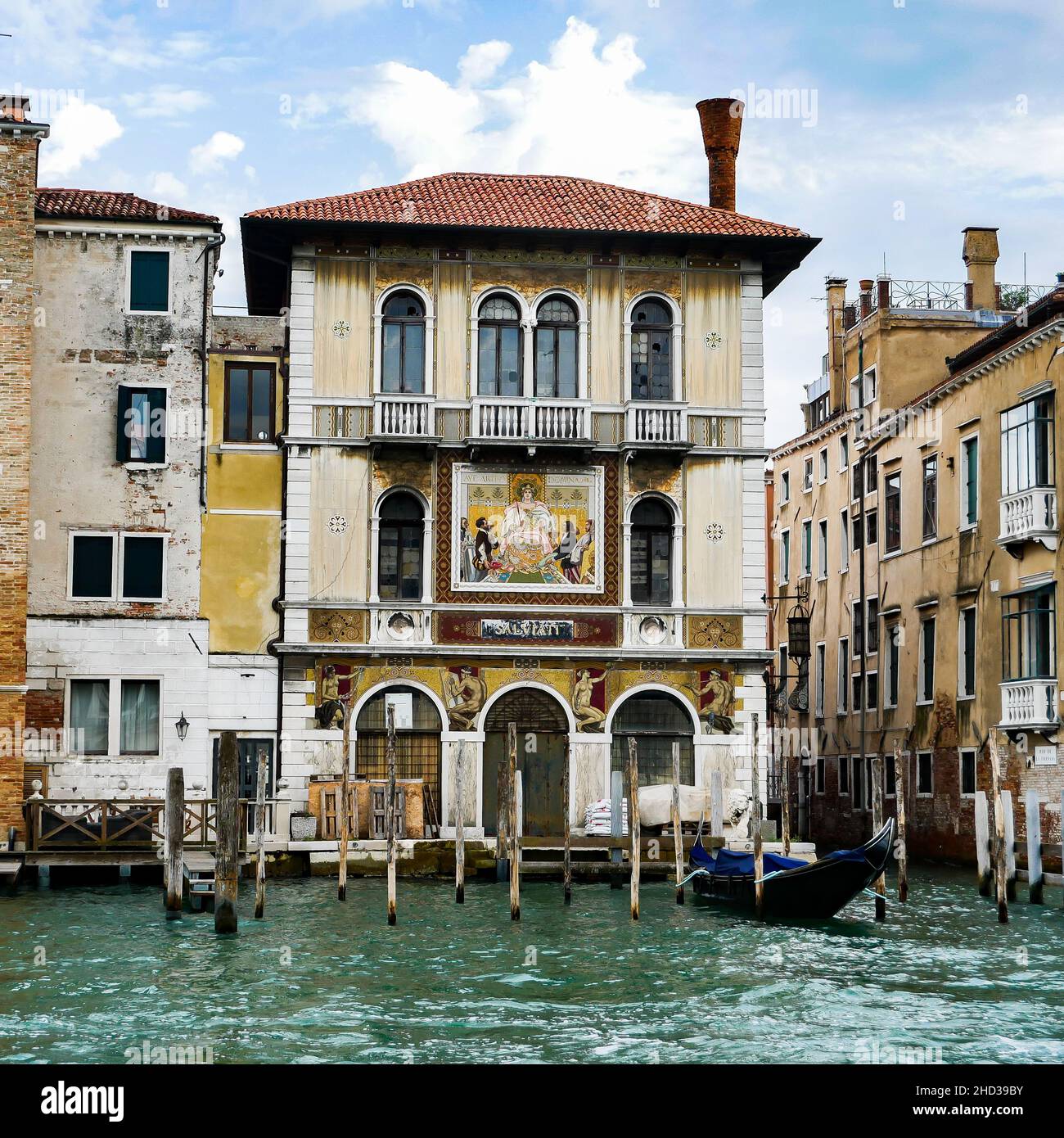 Venezia con antichi edifici e le sue strade, Italia Foto Stock