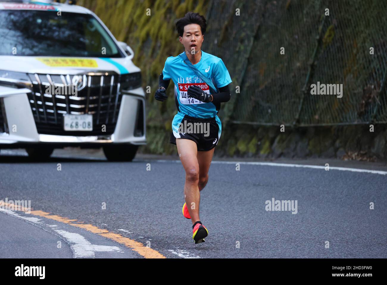 Kanagawa, Giappone. 2nd Jan 2022. Shu Naruge () Atletica : il 98th Hakone Ekiden, Tokyo-Hakone Round-Trip College Ekiden Race, sezione 5th a Kanagawa, Giappone . Credit: AFLO/Alamy Live News Foto Stock