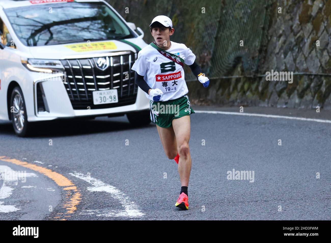 Kanagawa, Giappone. 2nd Jan 2022. Ryohei NOGE () Atletica : il 98th Hakone Ekiden, Tokyo-Hakone Round-Trip College Ekiden Race, 5th Sezione a Kanagawa, Giappone . Credit: AFLO/Alamy Live News Foto Stock