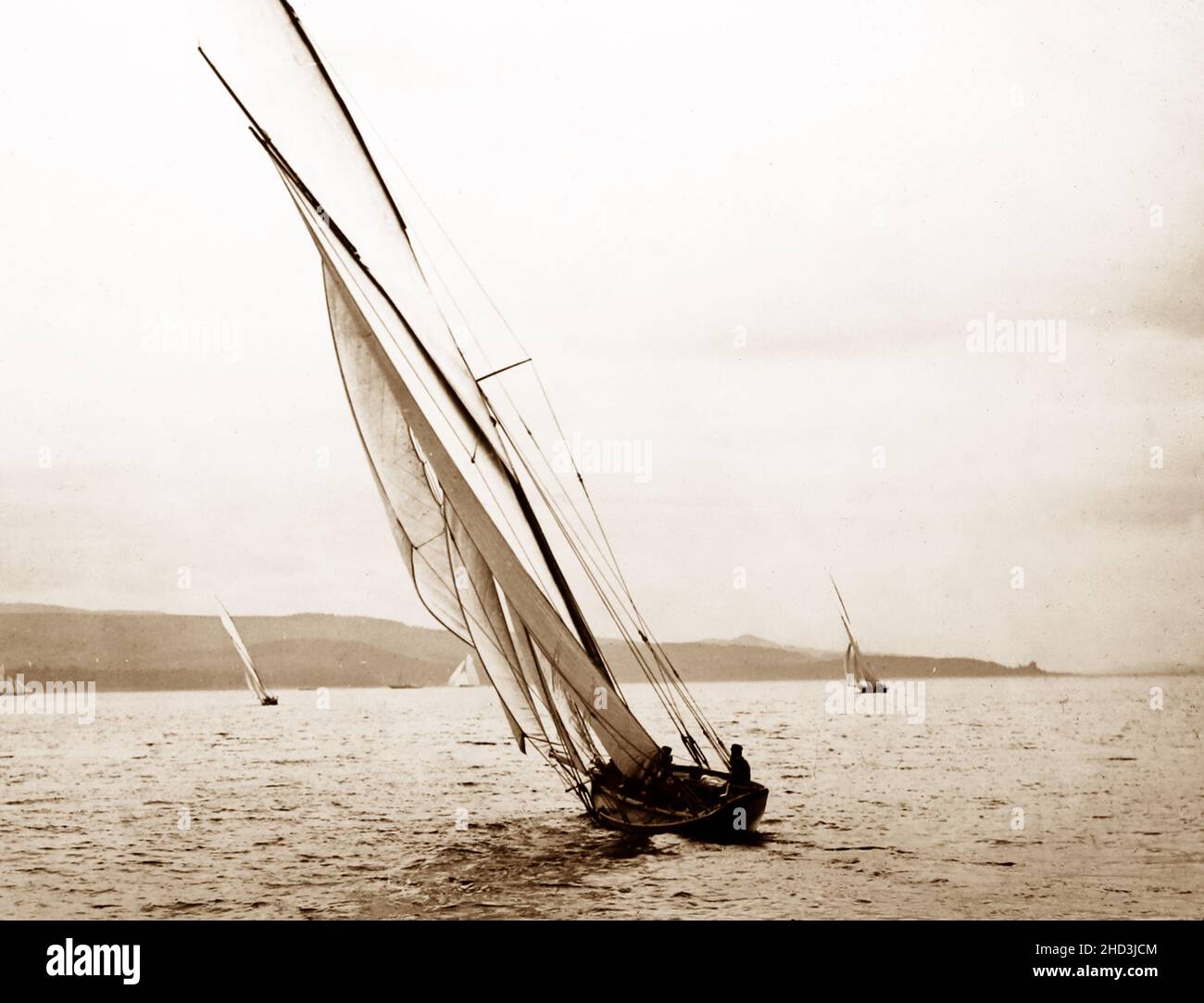 Yacht da corsa Neptune sul fiume Clyde, Scozia, periodo vittoriano Foto Stock