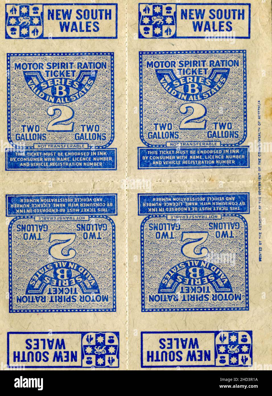 I francobolli di razione del combustibile della seconda guerra mondiale emessi dal governo del nuovo Galles del Sud (NSW). Biglietto di razione Motor Spirit Serie B per 2 galloni ciascuno. Foto Stock