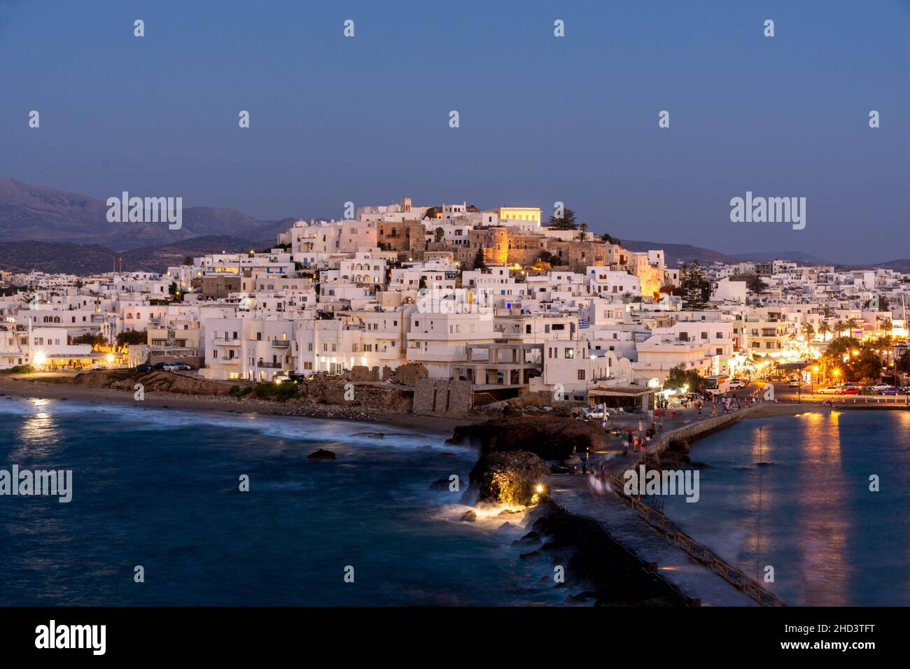 Vista della città di Naxos durante il tramonto, Naxos, Grecia Foto Stock