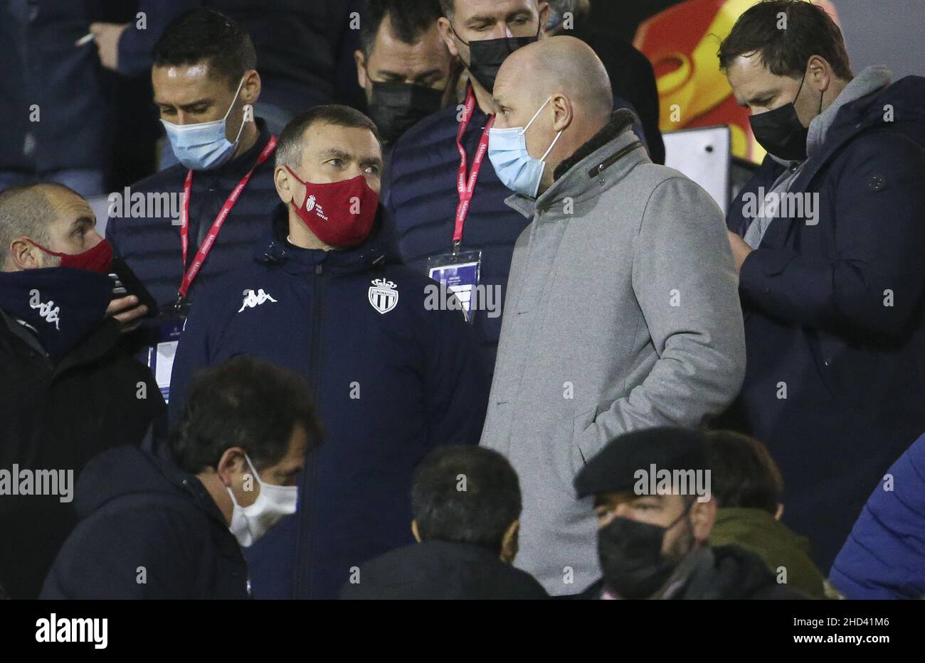 Philippe Clement del Belgio, neo-nominato allenatore DI AS Monaco (Right), parla con il vicepresidente DI AS Monaco Oleg Petrov durante la Coppa di Francia, round del 32, partita di calcio tra Quevilly Rouen Metropole (QRM) e AS Monaco (ASM) il 2 gennaio 2022 presso lo Stade Robert Diochon a le Petit-Quevilly vicino Rouen, Francia - Foto: Jean Catuffe/DPPI/LiveMedia Foto Stock