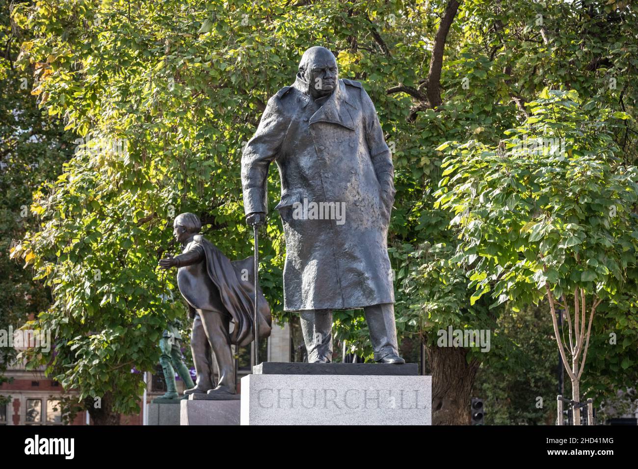 Statua in bronzo di Sir Winston Churchill, ex primo ministro britannico, Parliament Square, Westminster, Londra, Inghilterra Foto Stock