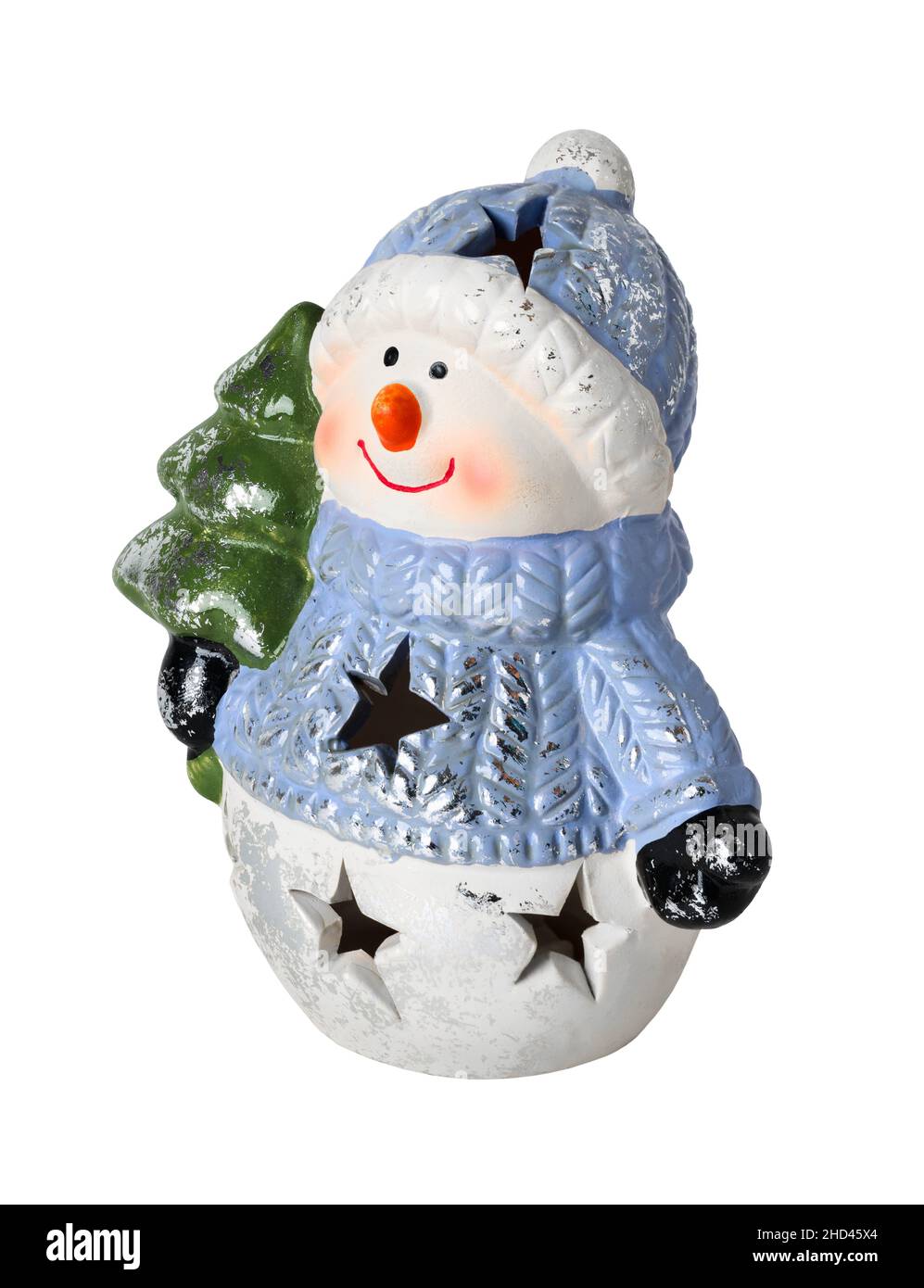 Buon pupazzo di neve in maglione blu e cappello con albero di Natale isolato su sfondo bianco Foto Stock