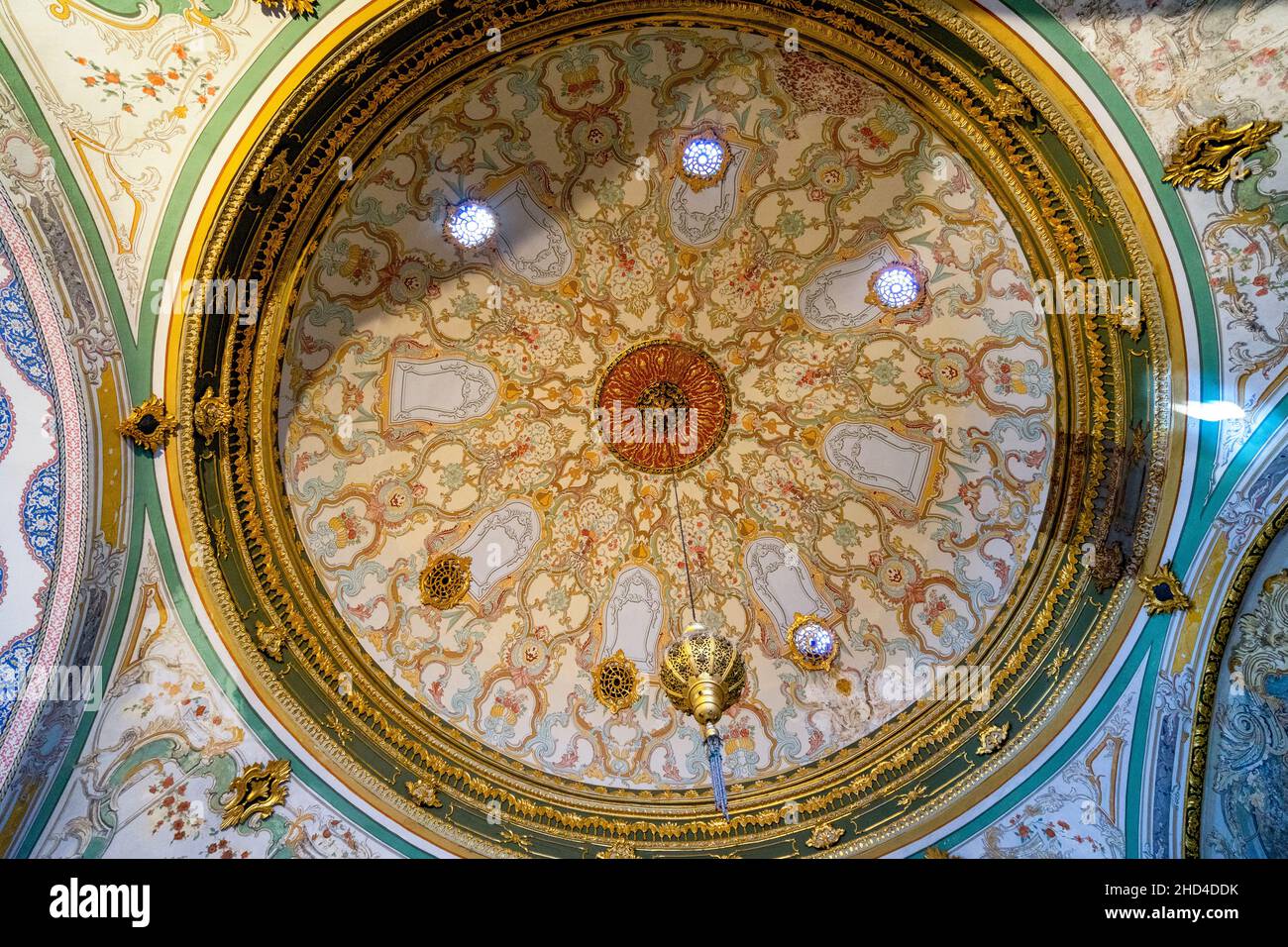 Vista della cupola all'interno del Palazzo Topkapi a Istanbul, Turchia. Foto Stock