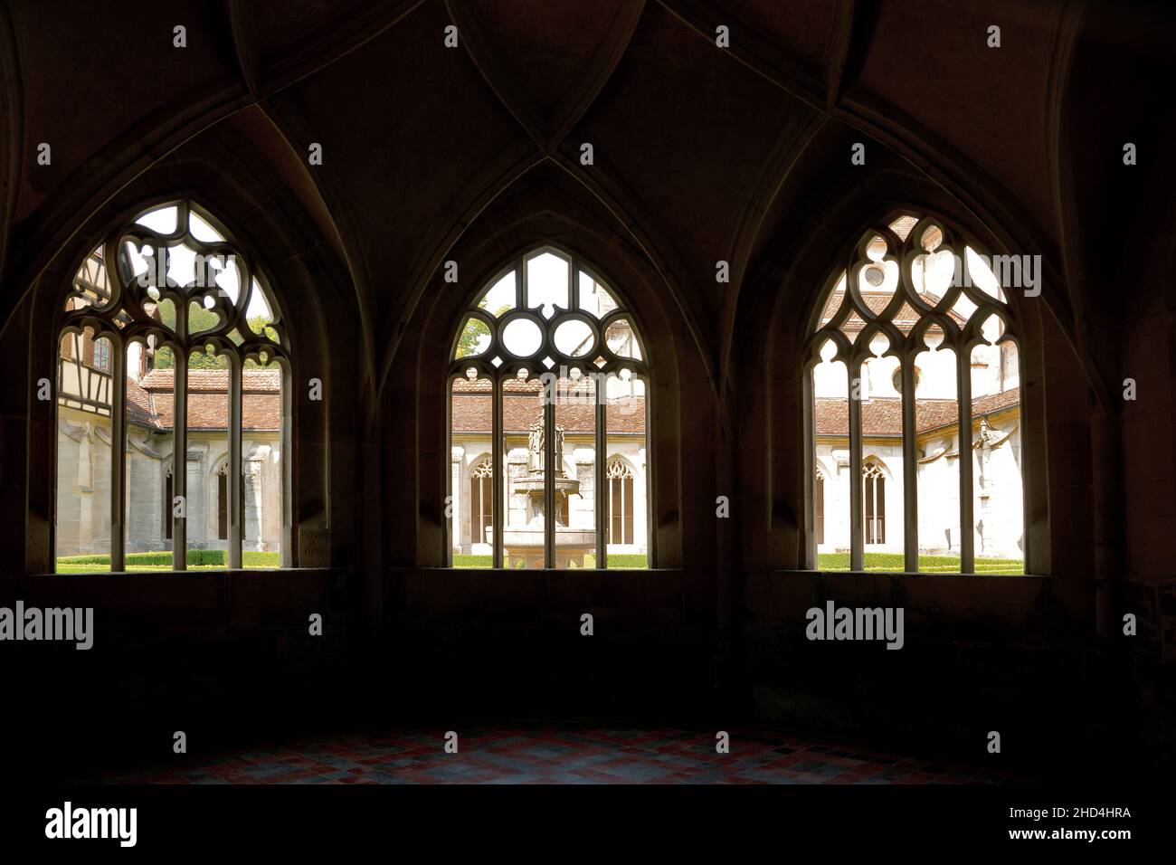 Abbazia di Bebenhausen (Kloster Bebenhausen), vicino a Tuebingen, Germania: Finestre decorative gotiche. Foto Stock
