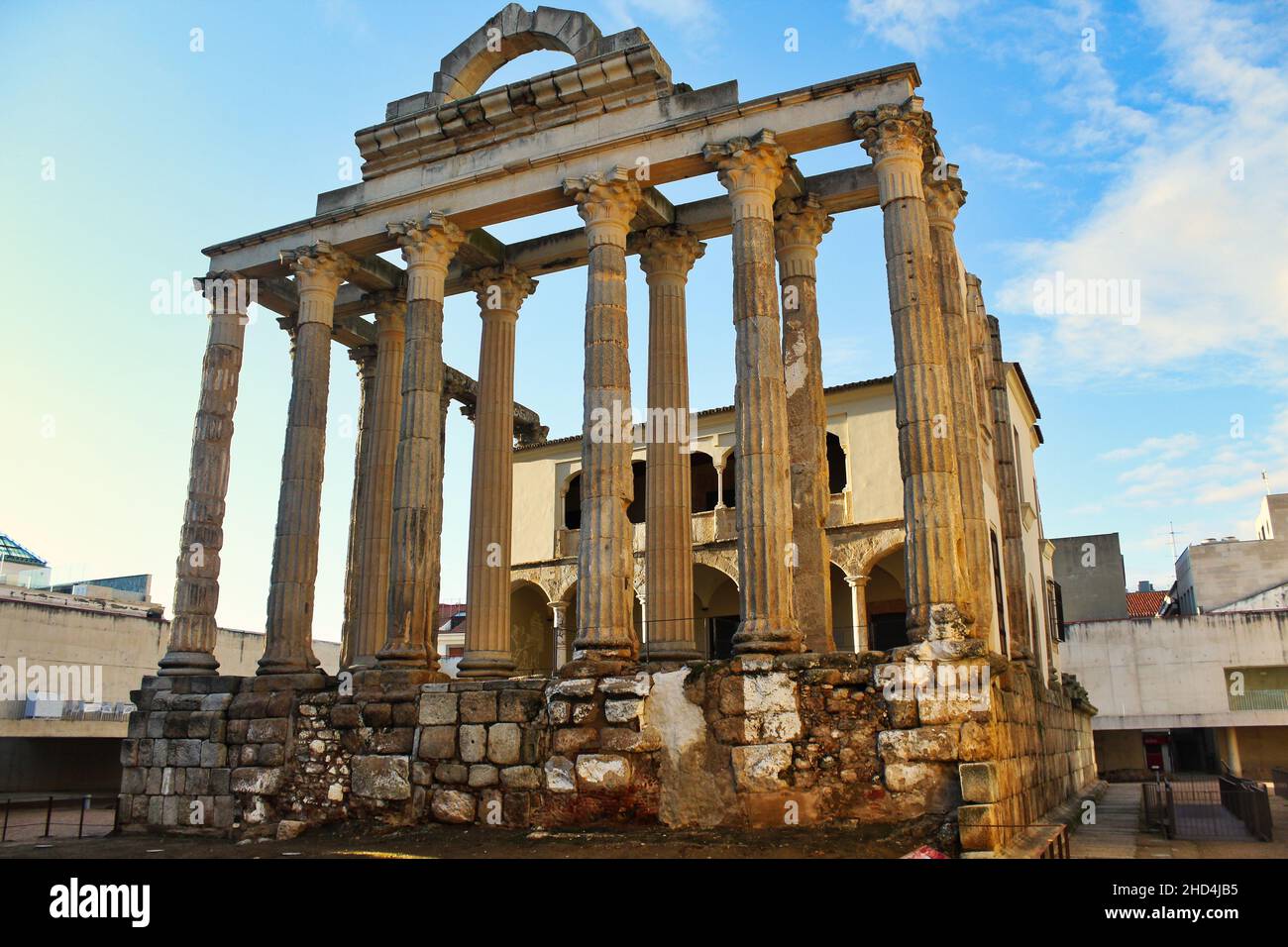 Tempio Diana con cielo blu a Mérida, Spagna Foto Stock