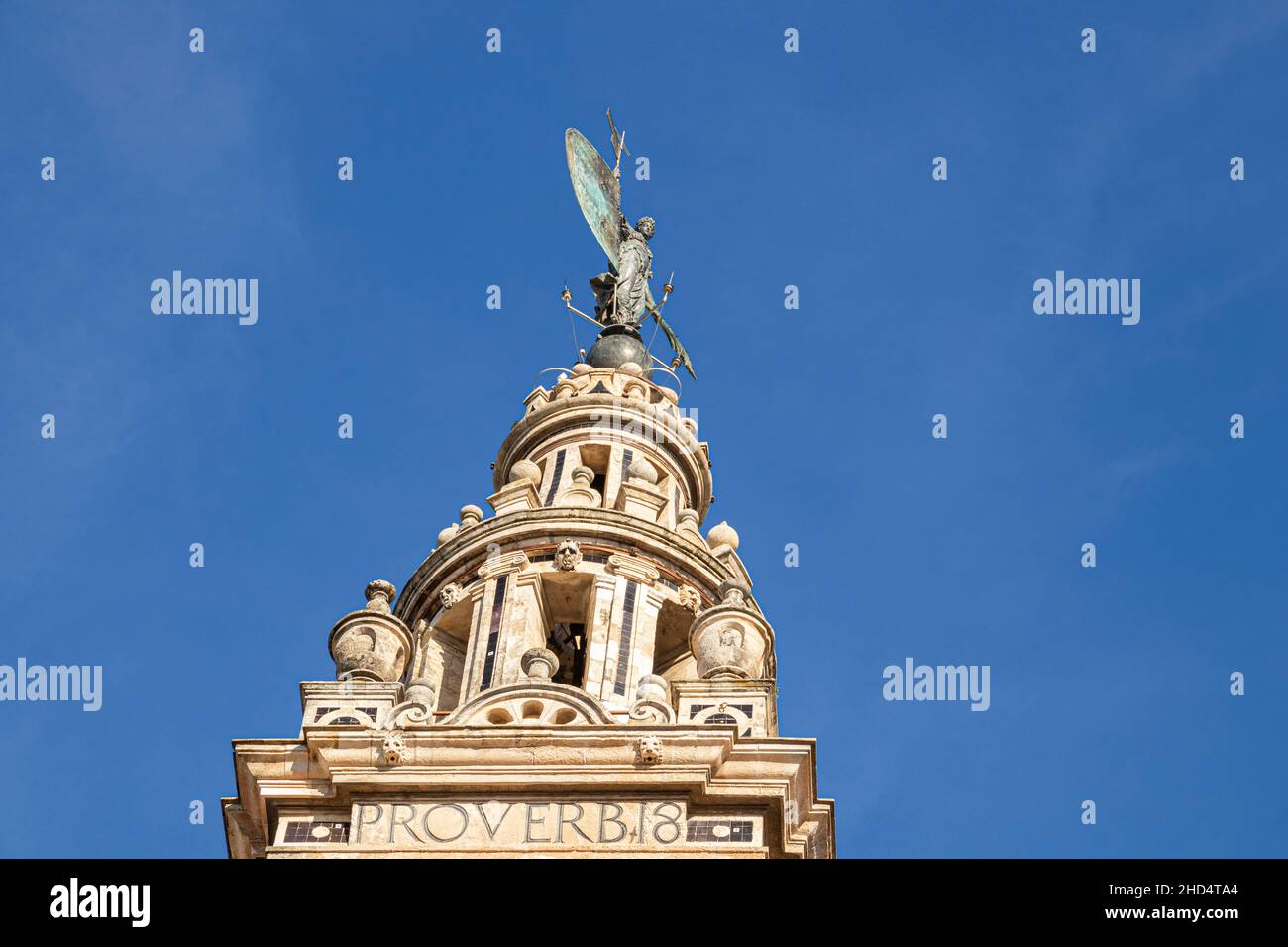 Sevilla, Spagna. La torre Giralda vista dal tetto della Cattedrale Foto Stock