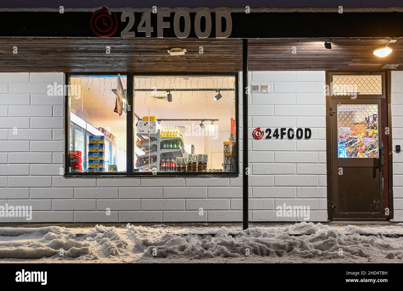 Hallabrottet Kumla Svezia dicembre 29 2021 Negozio di alimentari chiamato 24FOOD Foto Stock