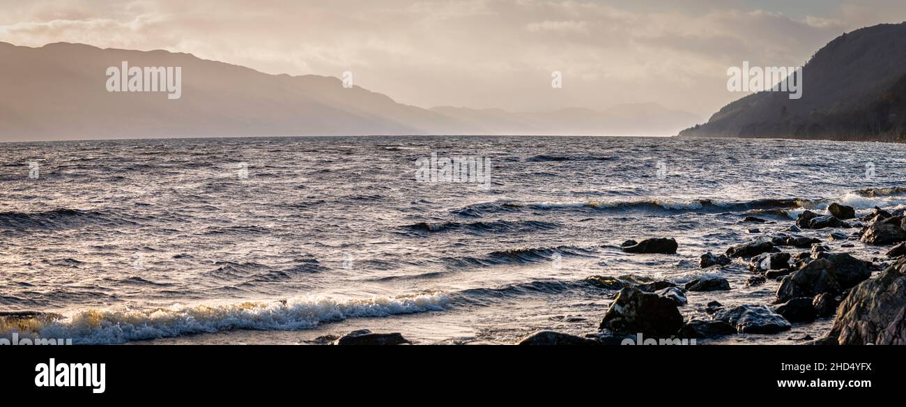 Storm Corrie ha rotolato la scorsa notte causando problemi piuttosto diffusi, e mantenendo le persone in su tutta la notte! Questa mattina era luminosa e soleggiata, anche se come se Foto Stock