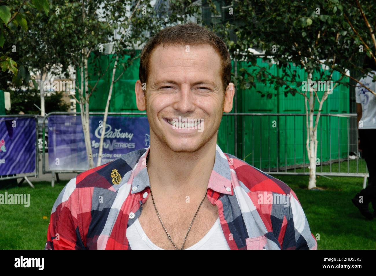 Joe Swoble, Cadburys spot v Stripes, Minute to Win IT, Potters Fields Park, Londra. REGNO UNITO Foto Stock