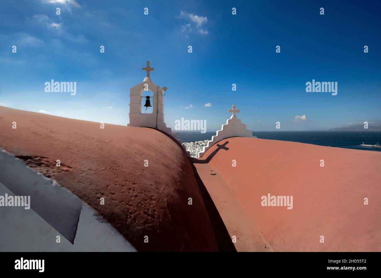 Chiesa sul tetto a Mykonos. Foto Stock