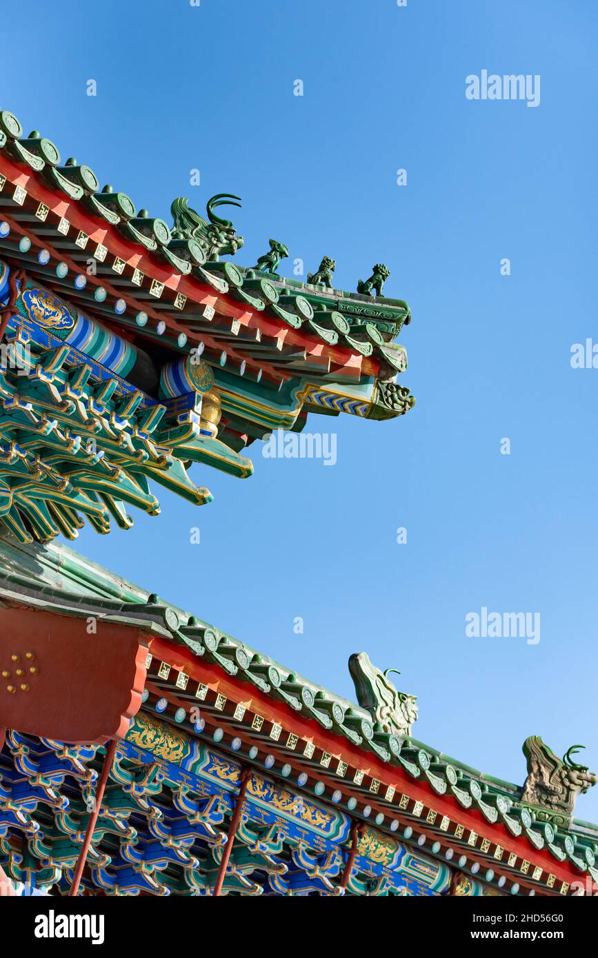 Dettagli della decorazione imperiale del tetto (Yanshou) (specialmente il fascino del tetto di Dunshou o le bestie accovacciate), Huazangjie, Parco Beihai, Pechino, Cina, PRC Foto Stock