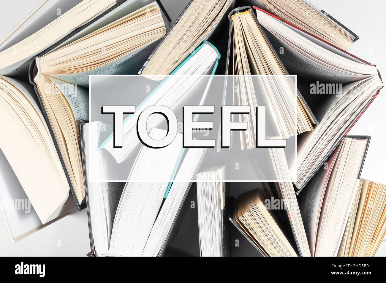 Parola TOEFL. Concetto di test in lingua inglese con libri. Foto Stock