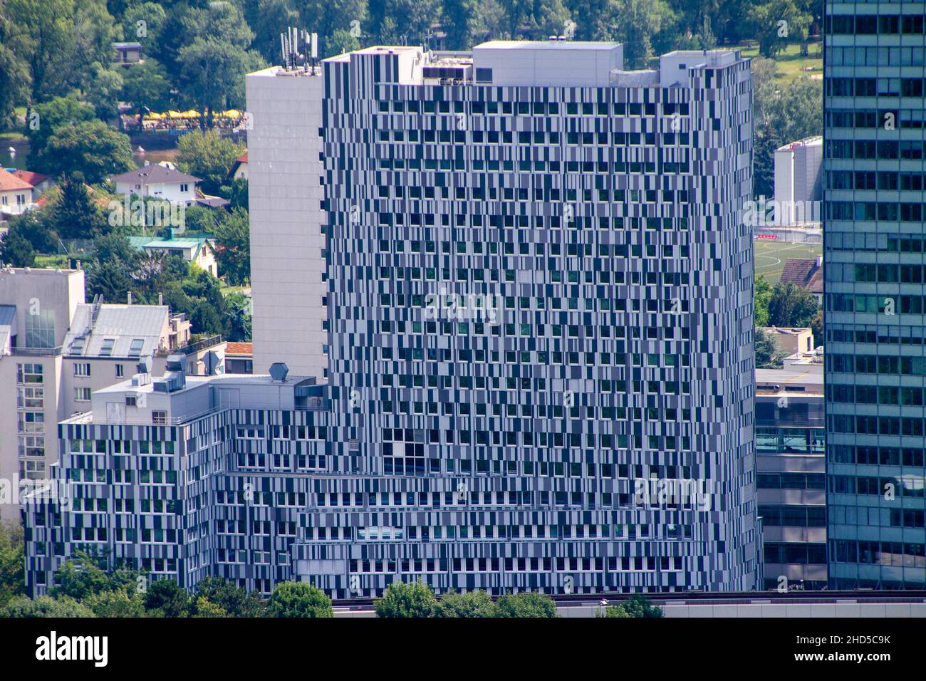 Vienna, Austria, 25 luglio 2021. L'edificio degli uffici del K4, precedentemente noto come Torre generali, è un edificio di uffici Foto Stock