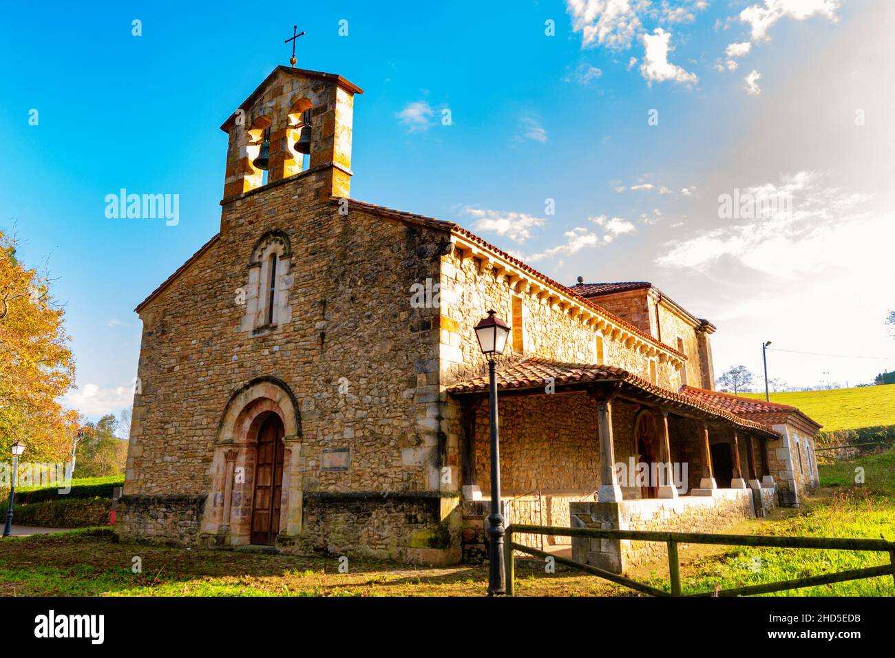 Chiesa romanica di San Juan de Berbio. Foto Stock